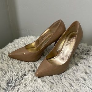 Bakers heels shoes size 6 Color tan